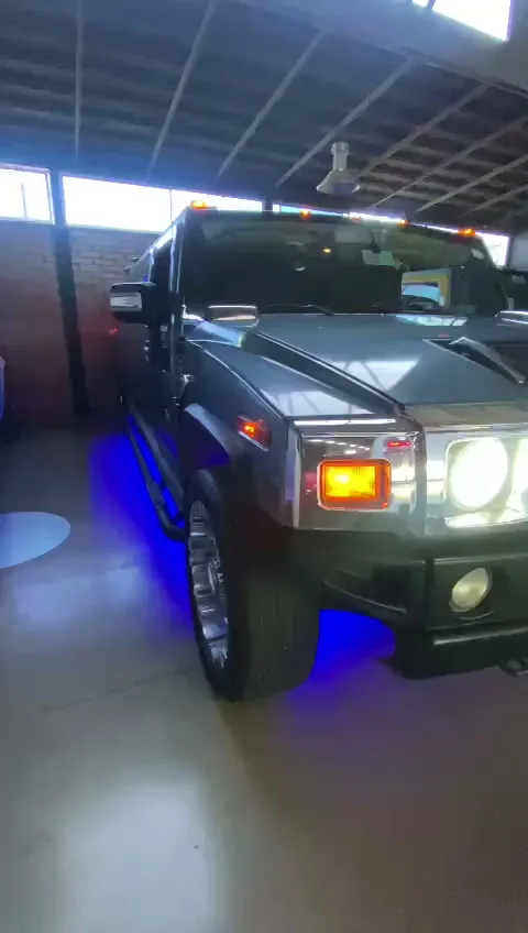 Hummer limusina azul Elegance en Santiago