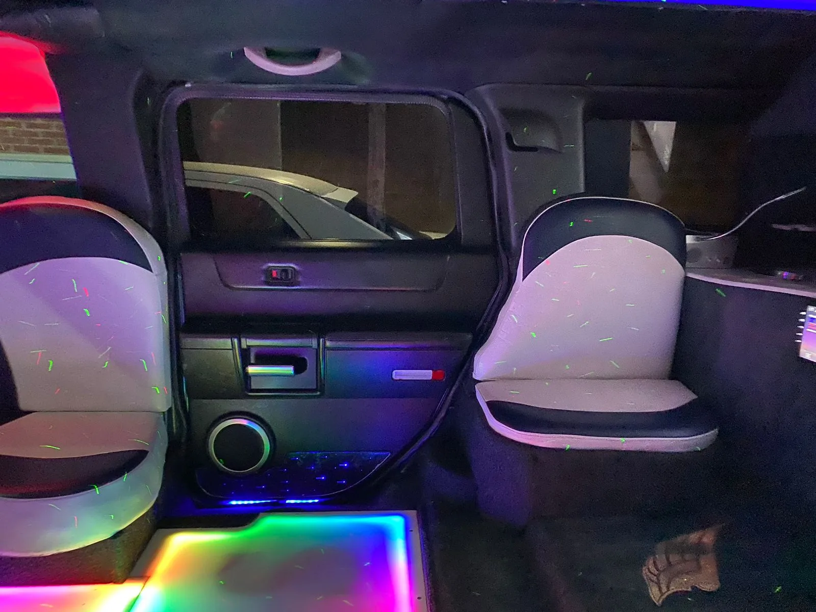 Interior Hummer limusina con piso LED multicolor