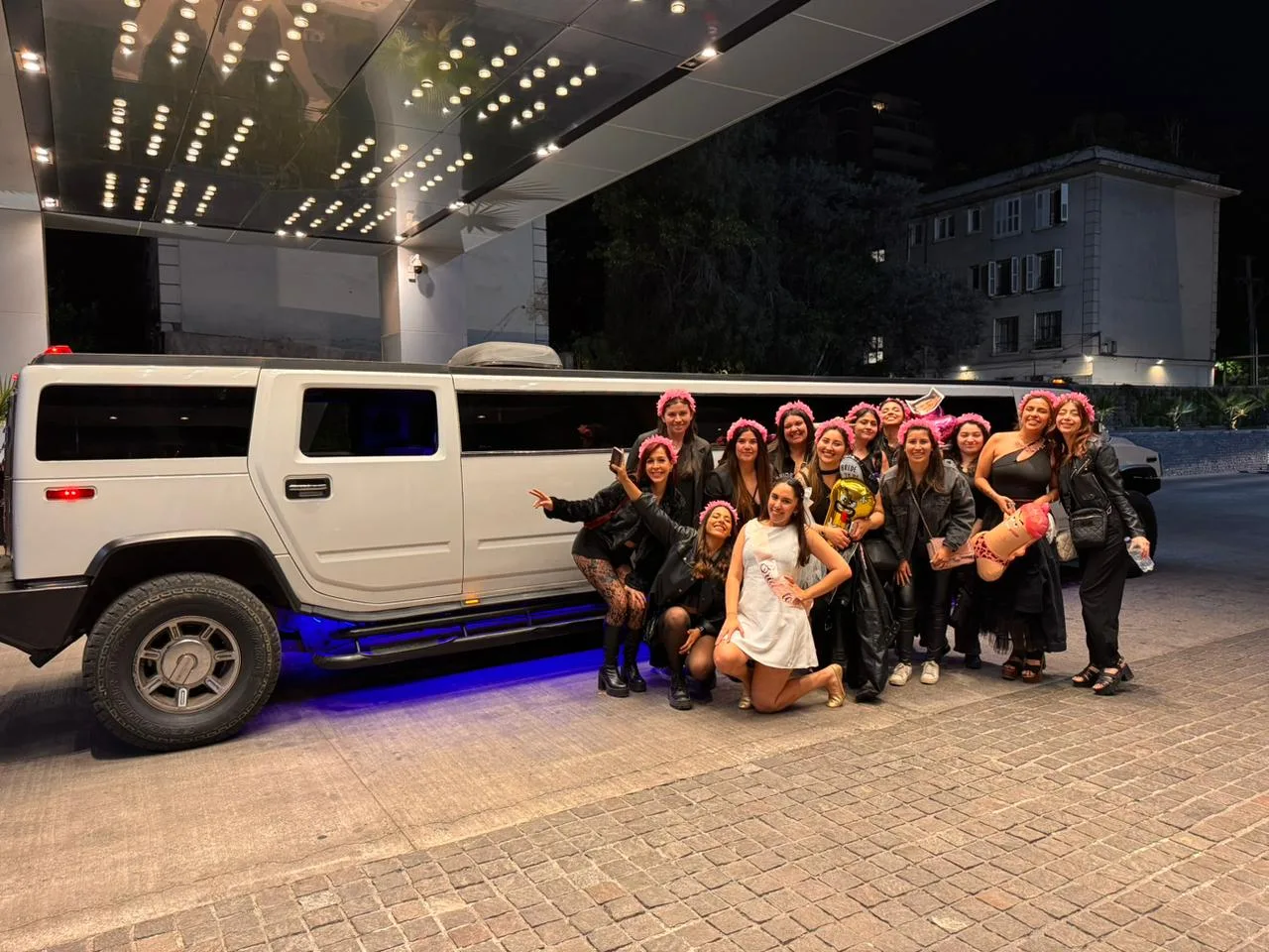 Despedida de soltera con Hummer limusina blanca en Santiago